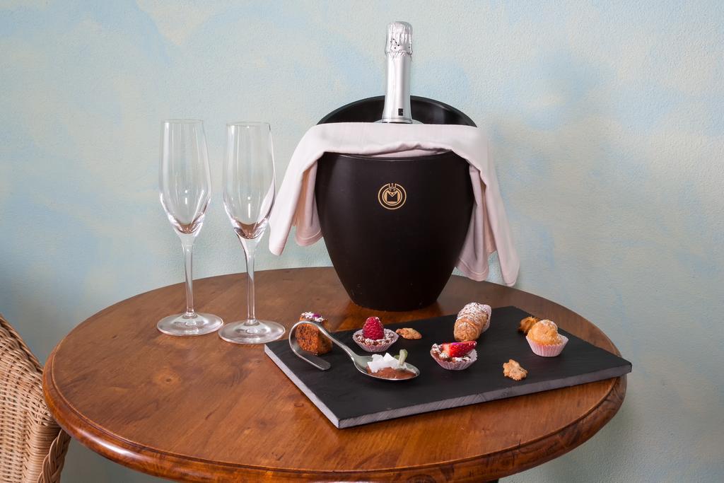 Locanda Chi Ghinn แวร์บาเนีย ภายนอก รูปภาพ